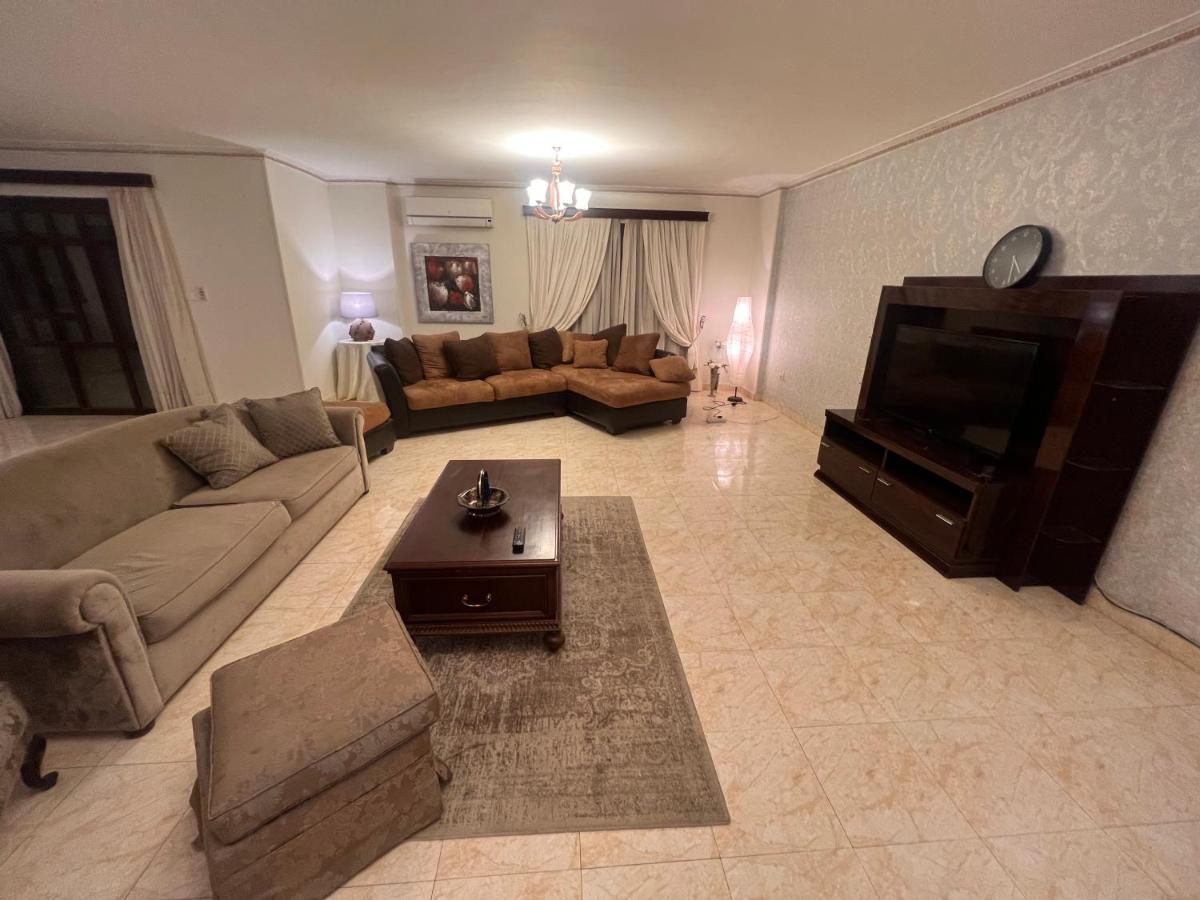 Luxurious 3 Bedroom Rustic Apartment Overlooking Huge Garden - For Families And Couples Kaherah Luaran gambar